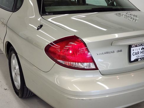 Used 2004 Ford Taurus SE image 25
