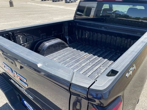 Used 2025 GMC Sierra 1500 SLT AWD/4WD image 40