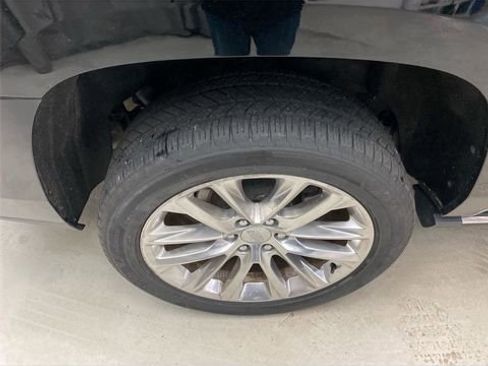 Used 2018 Cadillac Escalade ESV Premium Luxury image 17