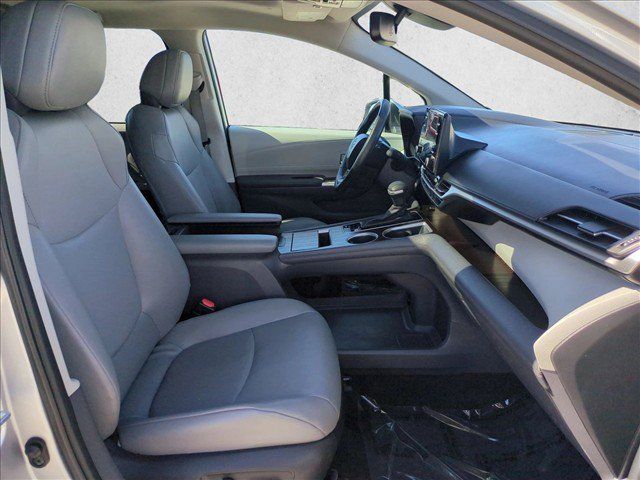 Certified 2023 Toyota Sienna XLE FWD image 20