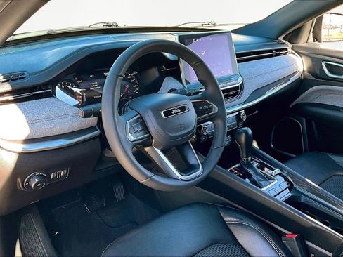 Used 2024 Jeep Compass Latitude image 14