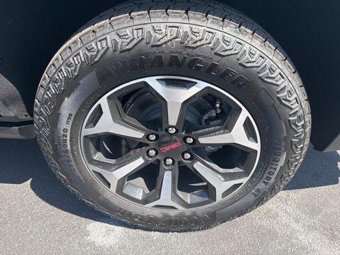 New 2026 GMC Yukon AT4 AWD/4WD image 22
