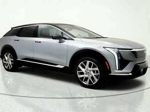 Used 2026 Cadillac Optiq Luxury 2 w/ LPO, Floor Liner Package AWD/4WD image 3