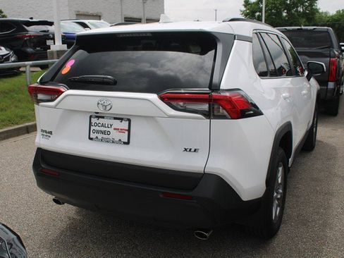 Used 2025 Toyota RAV4 XLE w/ Convenience Package FWD image 4