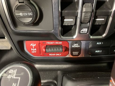 Used 2025 Jeep Wrangler Unlimited Rubicon image 26