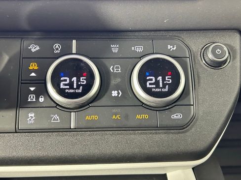 Used 2025 Land Rover Defender 110 S image 23