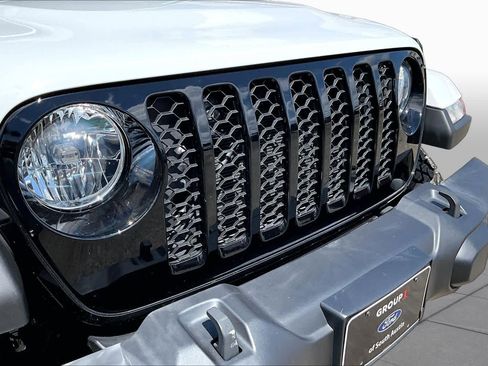 Used 2023 Jeep Gladiator Sport AWD/4WD image 30