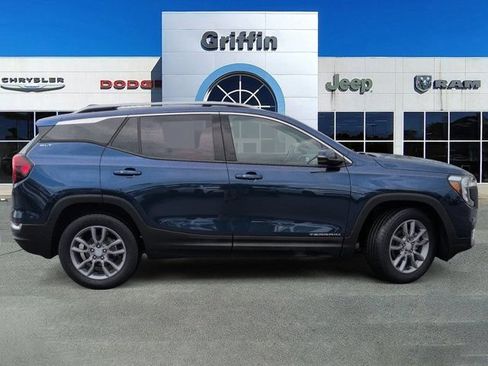 Used 2022 GMC Terrain SLT FWD image 3