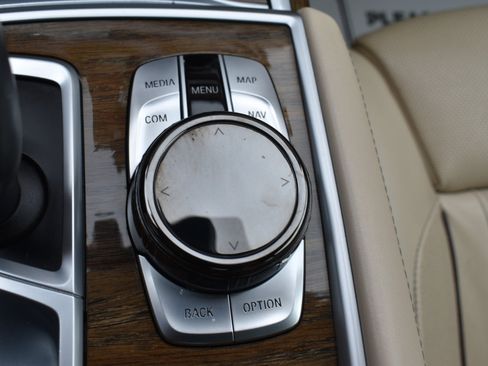 Used 2019 BMW 750i 750i Sedan w/ Executive Package image 37