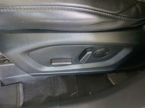 Used 2022 Ford Explorer XLT w/ Equipment Group 202A AWD/4WD image 25