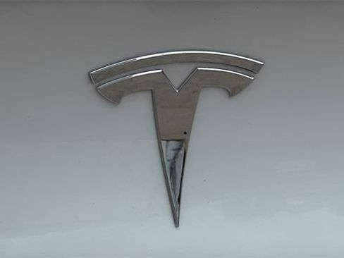 Used 2024 Tesla Model Y 2WD image 16