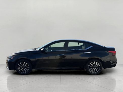 Used 2024 Nissan Altima 2.5 SV image 5