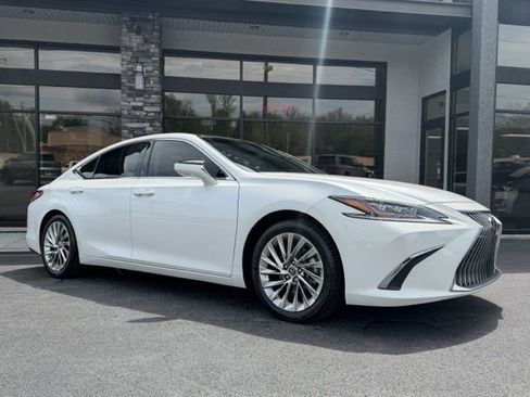 Used 2021 Lexus ES 350 Ultra Luxury w/ Accessory Package 2 FWD image 2