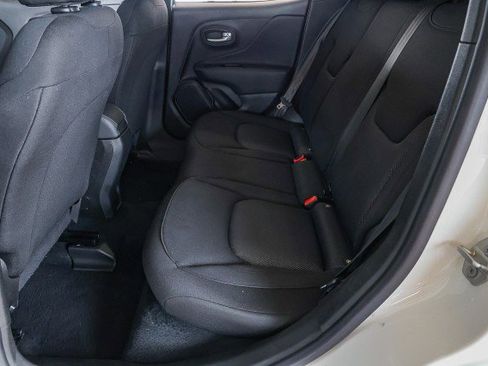 Used 2023 Jeep Renegade Latitude image 28