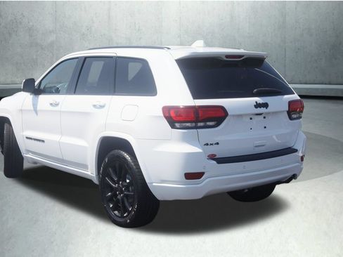 Used 2020 Jeep Grand Cherokee Altitude AWD/4WD image 14