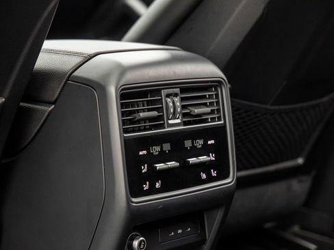 Certified 2024 Porsche Cayenne Coupe AWD/4WD image 36