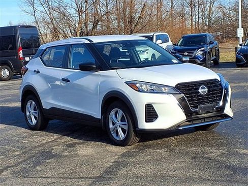 Used 2025 Nissan Kicks Play S image 1