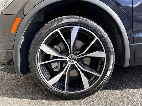 Certified 2022 Volkswagen Tiguan SEL R-Line image 8
