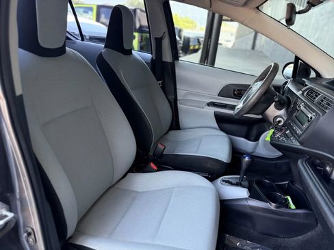 Used 2014 Toyota Prius C One image 17