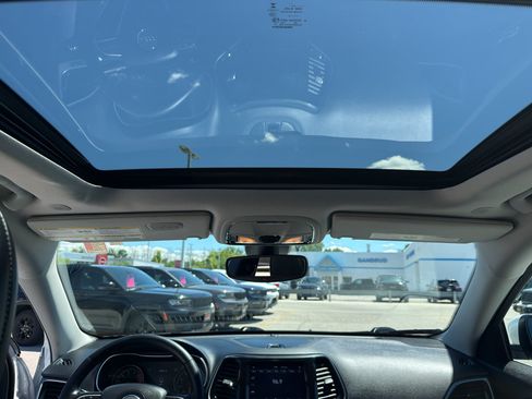 Used 2020 Jeep Cherokee Limited AWD/4WD image 30