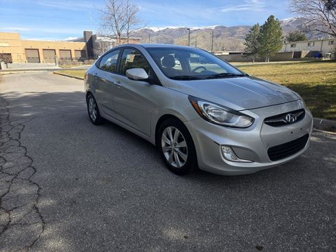 Used 2013 Hyundai Accent GLS w/ Premium Pkg image 5