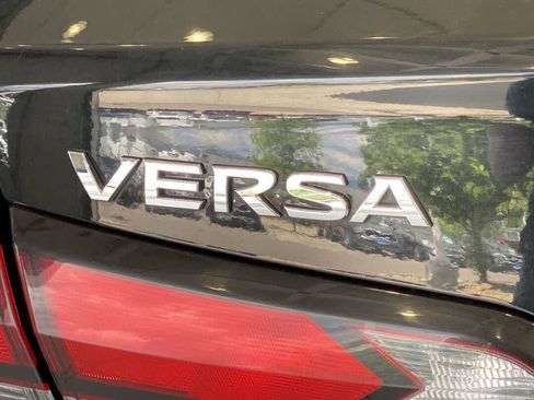 Used 2023 Nissan Versa SV FWD image 11