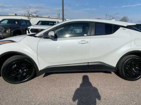 Used 2021 Toyota C-HR LE FWD image 5