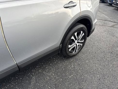 Used 2017 Toyota RAV4 LE AWD/4WD image 12