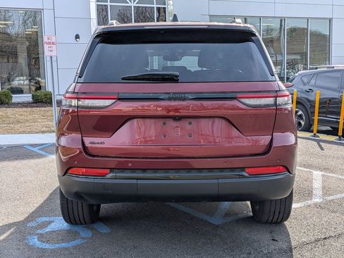 Certified 2023 Jeep Grand Cherokee Altitude image 4