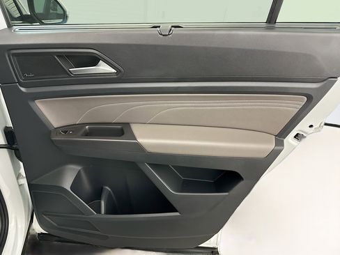 Used 2022 Volkswagen Atlas SEL Premium image 34