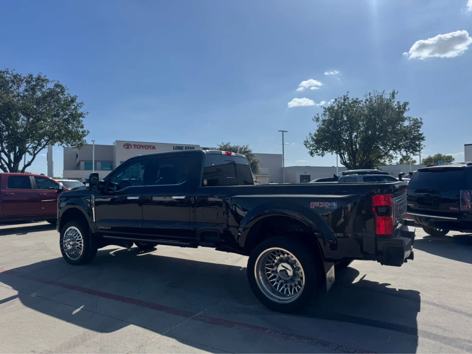Used 2024 Ford F350 Platinum w/ FX4 Off-Road Package AWD/4WD image 3