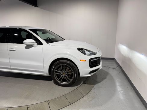 Used 2022 Porsche Cayenne image 6