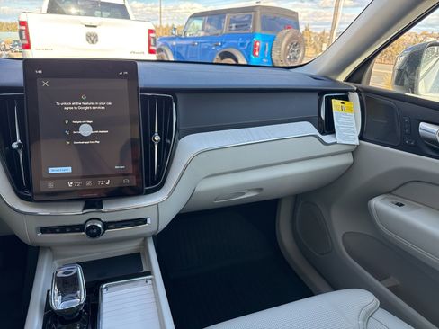 New 2026 Volvo XC60 B5 Ultra w/ Climate Package image 19