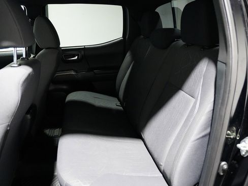 Used 2017 Toyota Tacoma TRD Sport w/ Premium & Technology Package image 18