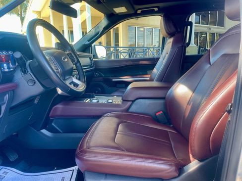 Used 2024 Ford Expedition Limited image 11