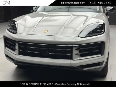 Used 2025 Porsche Cayenne E-Hybrid AWD/4WD image 14