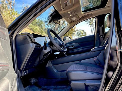 New 2026 Nissan Kicks SR w/ SR Premium Package AWD/4WD image 9