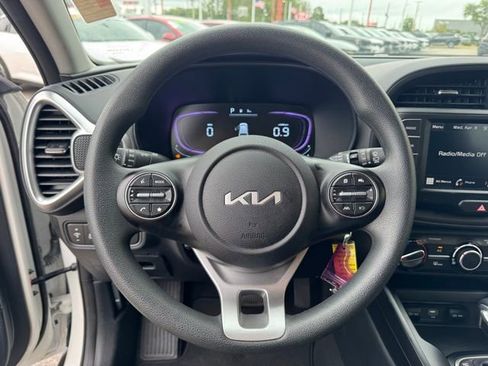 Certified 2025 Kia Soul LX w/ LX Technology Package image 22