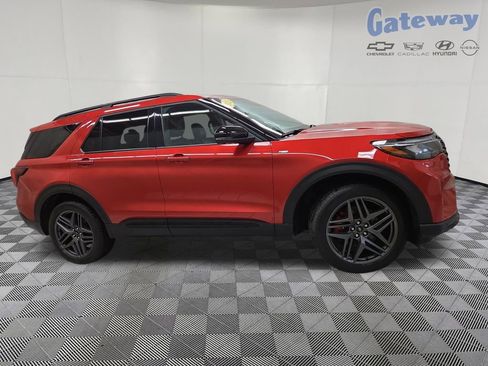 Used 2025 Ford Explorer ST-Line w/ ST-Line Street Pack AWD/4WD image 1
