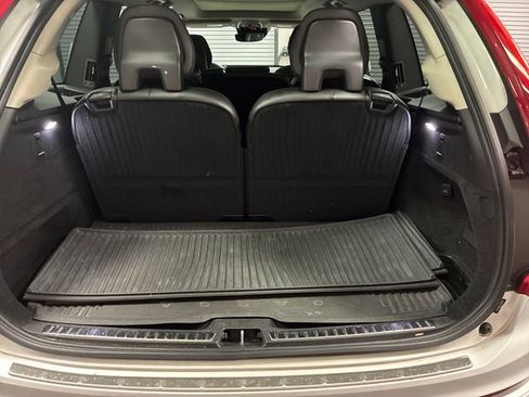Used 2020 Volvo XC90 T5 Momentum w/ Protection Package Premier FWD image 23