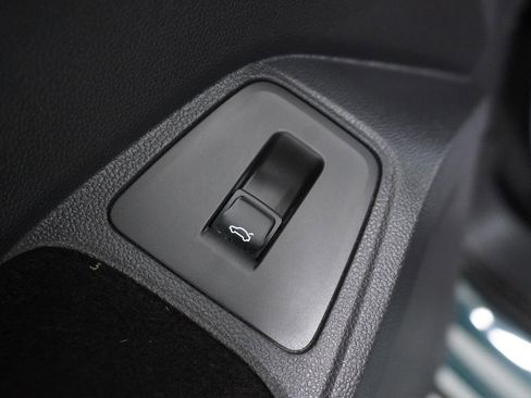 Used 2020 Volkswagen Tiguan SEL FWD image 15