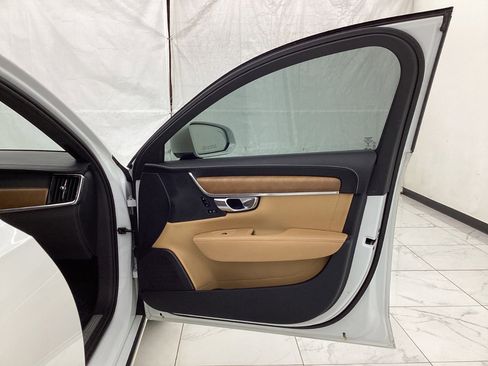 Used 2018 Volvo S90 T6 Inscription image 19