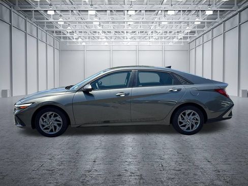 Certified 2025 Hyundai Elantra Hybrid FWD image 4