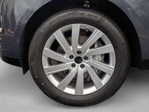 New 2026 Land Rover Range Rover Long Wheelbase SE image 10