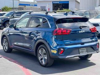 Used 2022 Kia Niro LXS FWD video 2