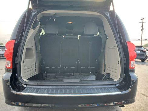 Used 2019 Dodge Grand Caravan SXT FWD image 29