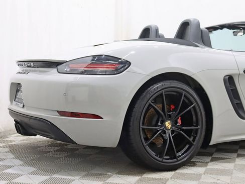 Used 2018 Porsche 718 Boxster S image 11