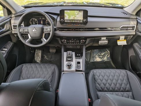 New 2025 Mitsubishi Outlander SEL image 16