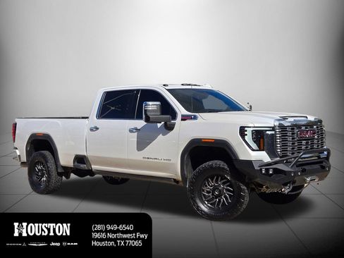Used 2024 GMC Sierra 2500 Denali w/ Denali Reserve Package AWD/4WD image 3