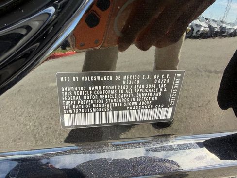 Certified 2025 Volkswagen Jetta SE w/ Sunroof Package image 30